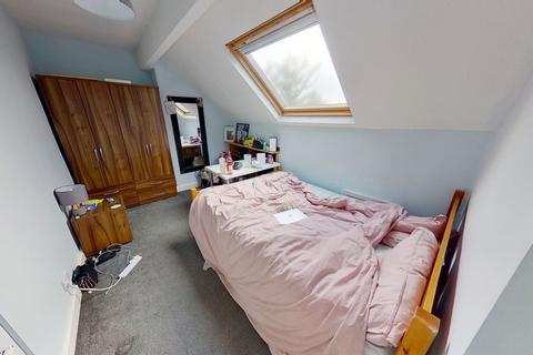 6 bedroom house to rent, St Michaels Lane, Headingley