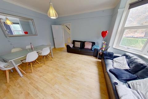 6 bedroom semi-detached house to rent, St Michaels Lane, Headingley, Leeds, West Yorkshire