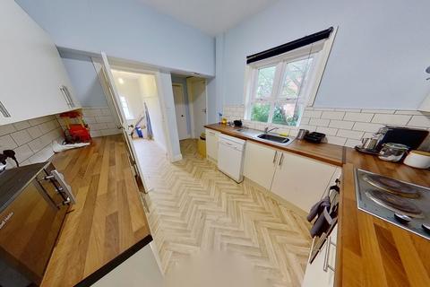 6 bedroom semi-detached house to rent, St Michaels Lane, Headingley, Leeds, West Yorkshire