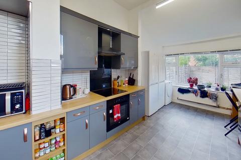 5 bedroom terraced house to rent, Stanmore Road, Burley, Leeds, West Yorkshire