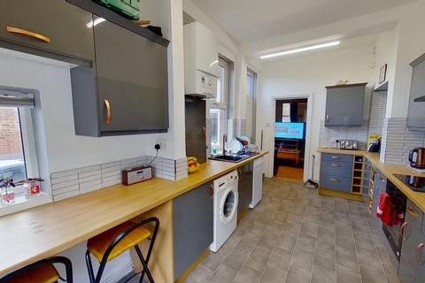 5 bedroom terraced house to rent, Stanmore Road, Burley, Leeds, West Yorkshire