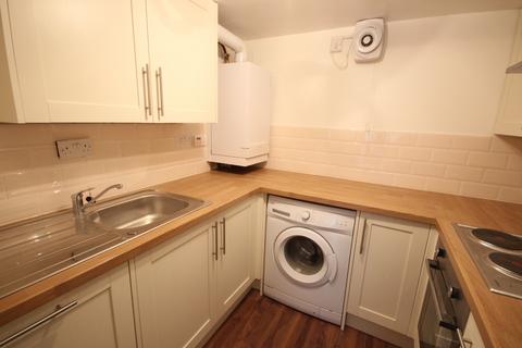 2 bedroom flat to rent, Ash Road, Headingley