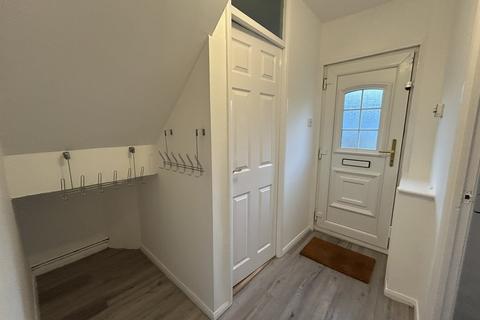 3 bedroom end of terrace house to rent, Dee Court, Woolton
