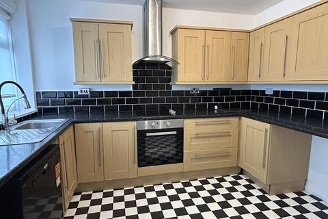 3 bedroom end of terrace house to rent, Dee Court, Woolton