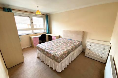 3 bedroom terraced house to rent, Charles Street, Portsmouth