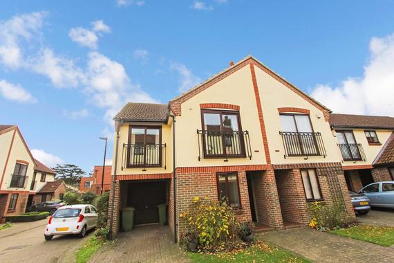 Mayfair Gardens Banister Park Southampton So15 3 Bed End Of