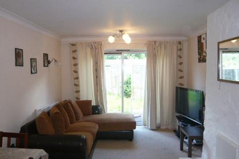 2 bedroom maisonette to rent, Bedfont, Bedfont