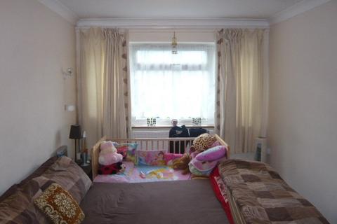 2 bedroom maisonette to rent, Bedfont, Bedfont