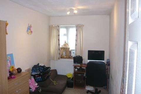 2 bedroom maisonette to rent, Bedfont, Bedfont