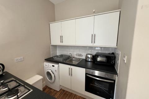 1 bedroom flat to rent, Heriothill Terrace, Canonmills, Edinburgh, EH7