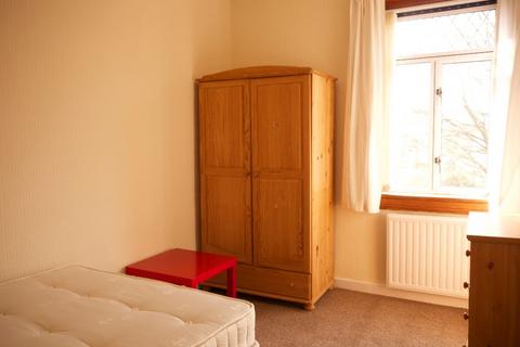 3 bedroom flat to rent, Whitson Grove, Stenhouse, Edinburgh, EH11