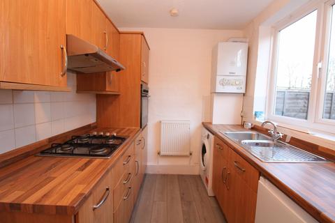 2 bedroom terraced house to rent, Court Farm Road, Mottingham, SE9