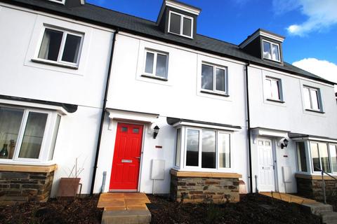 3 bedroom terraced house to rent, Laroche Walk, Bodmin, Cornwall, PL31