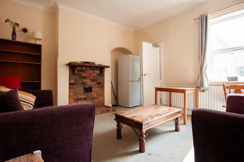 3 bedroom terraced house to rent, Frances Street, York YO10