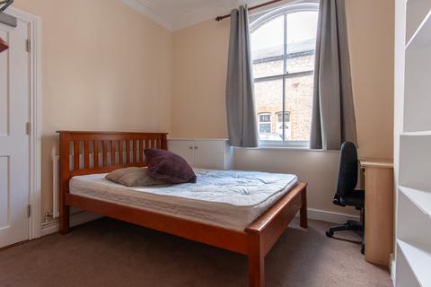 3 bedroom terraced house to rent, Frances Street, York YO10