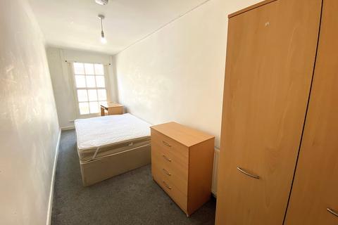 3 bedroom flat to rent, Queen Street, Portsmouth
