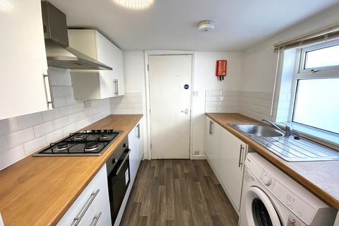 3 bedroom flat to rent, Queen Street, Portsmouth