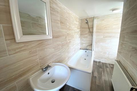 3 bedroom flat to rent, Queen Street, Portsmouth