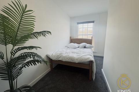 3 bedroom flat to rent, Queen Street, Portsmouth