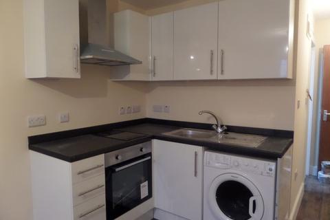 Studio to rent, Staines Road, Feltham