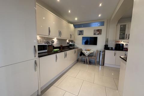 House share to rent, Rowantree Close, London N21