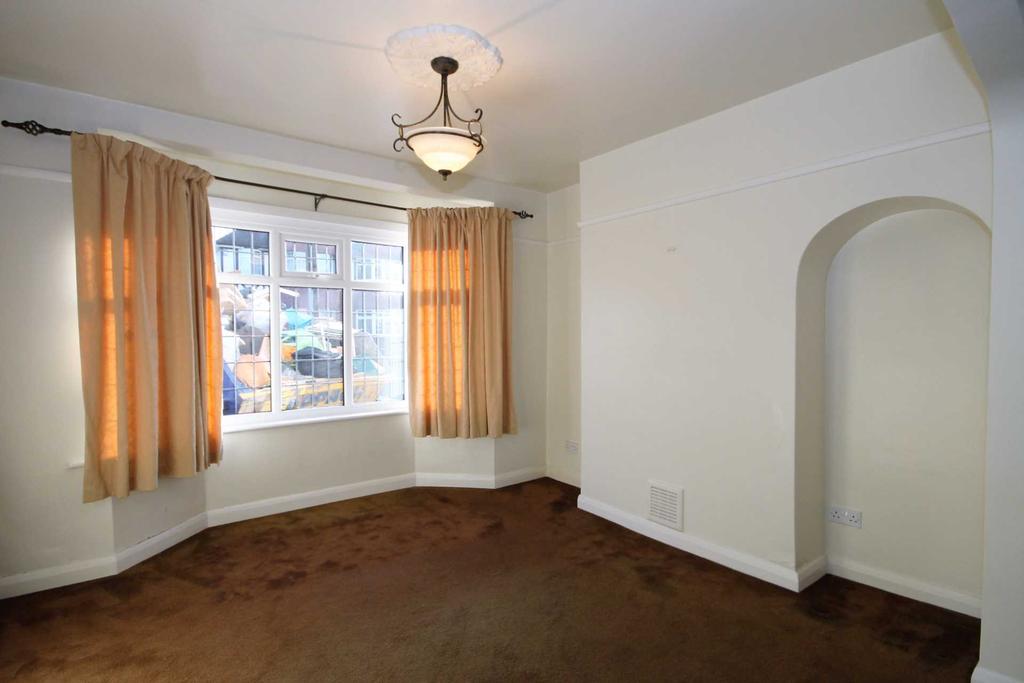 Dudley Drive, Morden 3 bed end of terrace house £1,500 pcm (£346 pw)