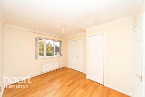 1 bedroom end of terrace house to rent, Squires Walk TW15