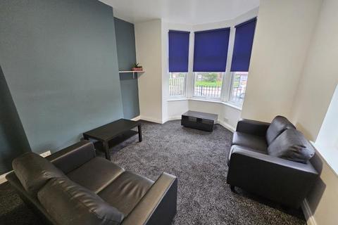 3 bedroom terraced house to rent, BURLEY ROAD