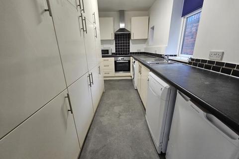 3 bedroom terraced house to rent, BURLEY ROAD