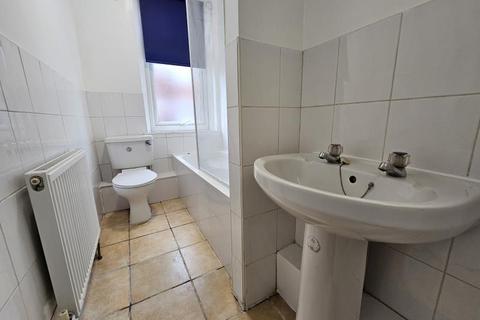 3 bedroom terraced house to rent, BURLEY ROAD