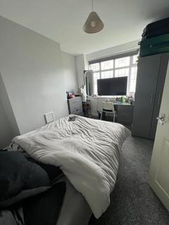 3 bedroom terraced house to rent, Kelso Gardens, University Leeds LS2 9PS