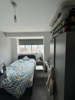 3 bedroom terraced house to rent, Kelso Gardens, University Leeds LS2 9PS