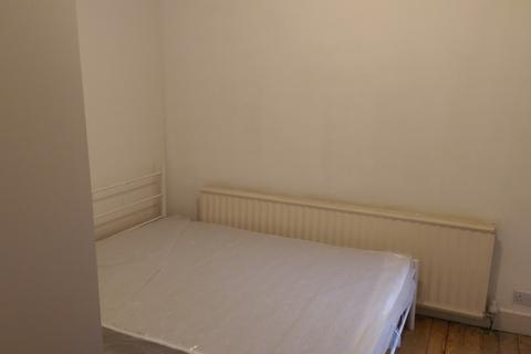 1 bedroom in a house share to rent - Mitchley Road N17