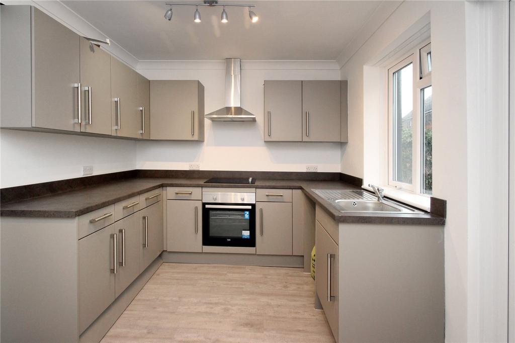 Conbar Avenue, Rustington, West Sussex 2 bed end of terrace house £