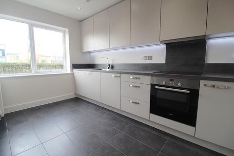 3 bedroom townhouse to rent, Woolhampton Way, Reading, RG2