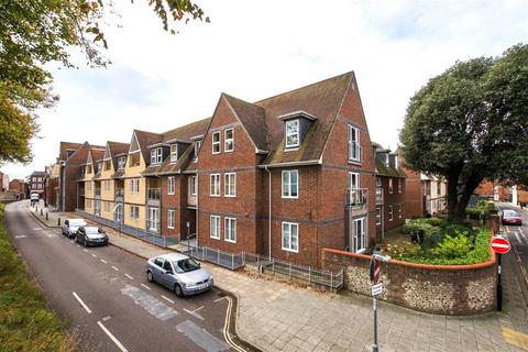 3 bed flat/apartment for rent in Shippam Street, Chichester, PO19