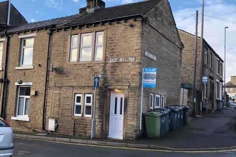 2 bedroom terraced house to rent, Colne Street, Huddersfield