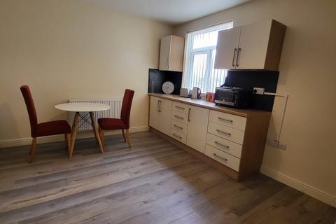 1 bedroom in a house share to rent, Studio 15,  Britannia House, DN4