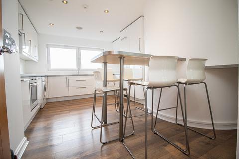 3 bedroom apartment to rent, Palma House, Century Wharf, Cardiff Bay