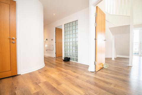 3 bedroom apartment to rent, Palma House, Century Wharf, Cardiff Bay