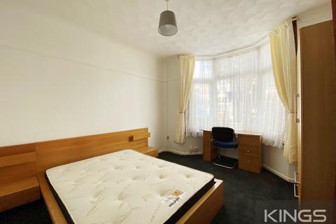 4 bedroom terraced house to rent, Alfred Street, Southampton