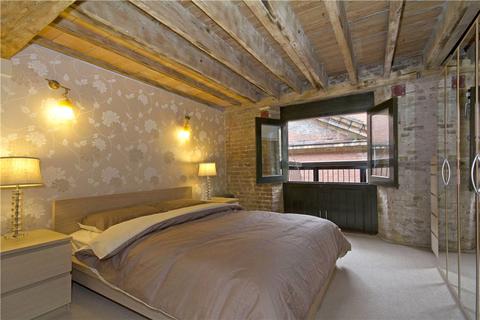 2 bedroom flat to rent, Wheat Wharf Apartments, 27 Shad Thames, London, SE1