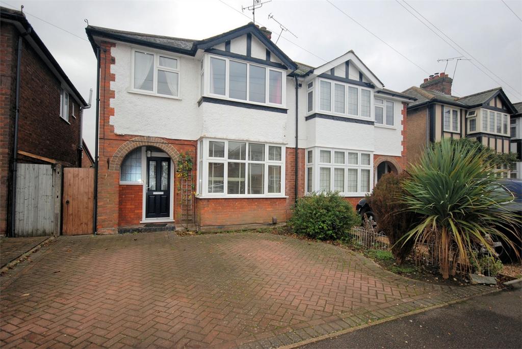 Castle Park Road, Wendover, Buckinghamshire 3 bed semidetached house