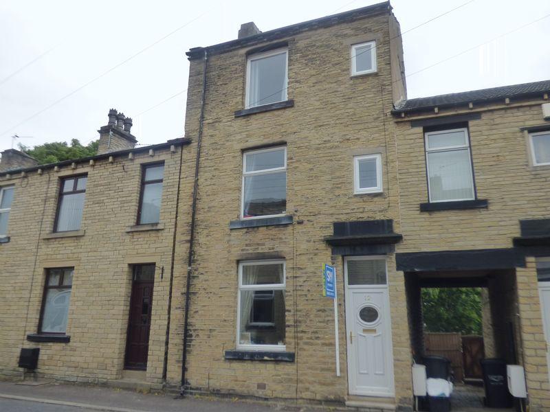 Hey Street, Brighouse 3 bed terraced house £695 pcm (£160 pw)