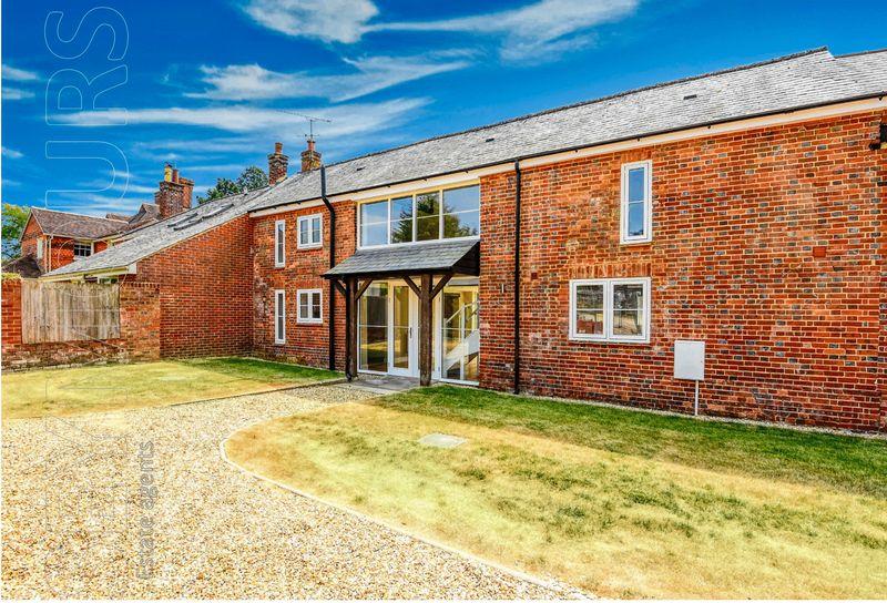 Forest Green, Surrey 4 bed house £2,500 pcm (£577 pw)