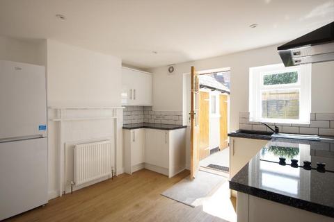 2 bedroom terraced house to rent, Elm Terrace, Steyning, West Sussex, BN44 3RB