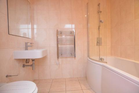 2 bedroom flat to rent, Railway Terrace, Slough
