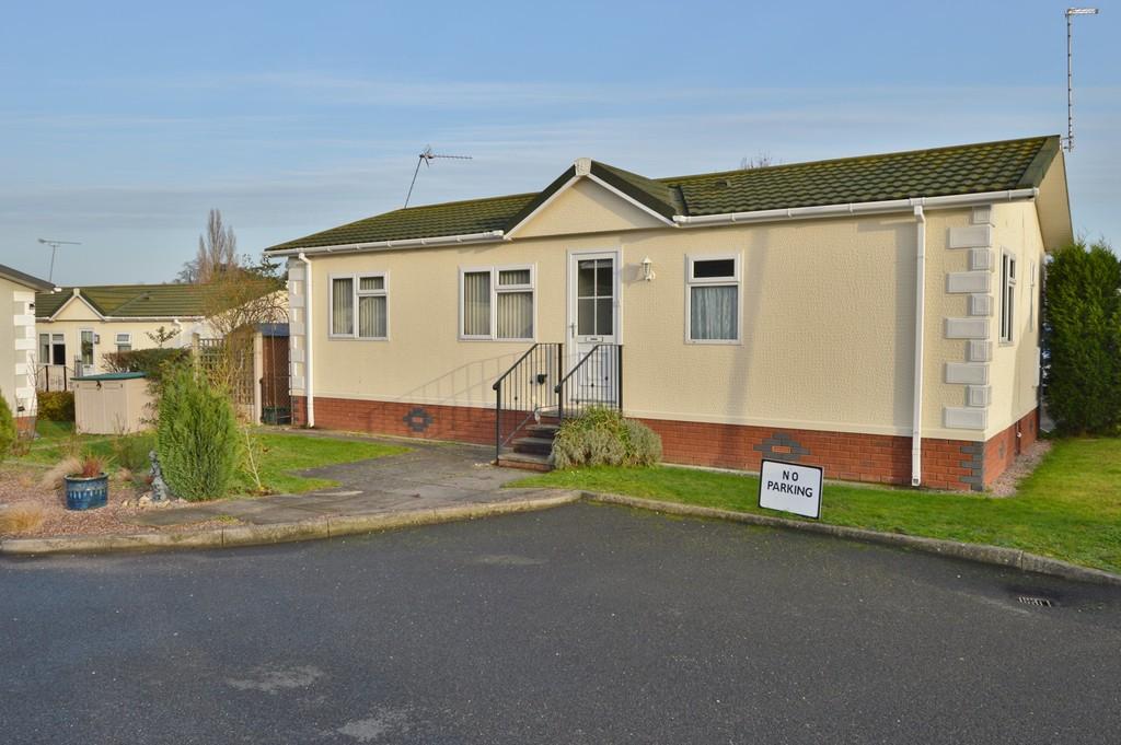 Lower Lodge Mobile Park Home, Armitage 2 bed mobile home £119,995