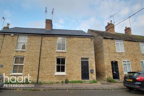 2 bedroom end of terrace house to rent, West Street