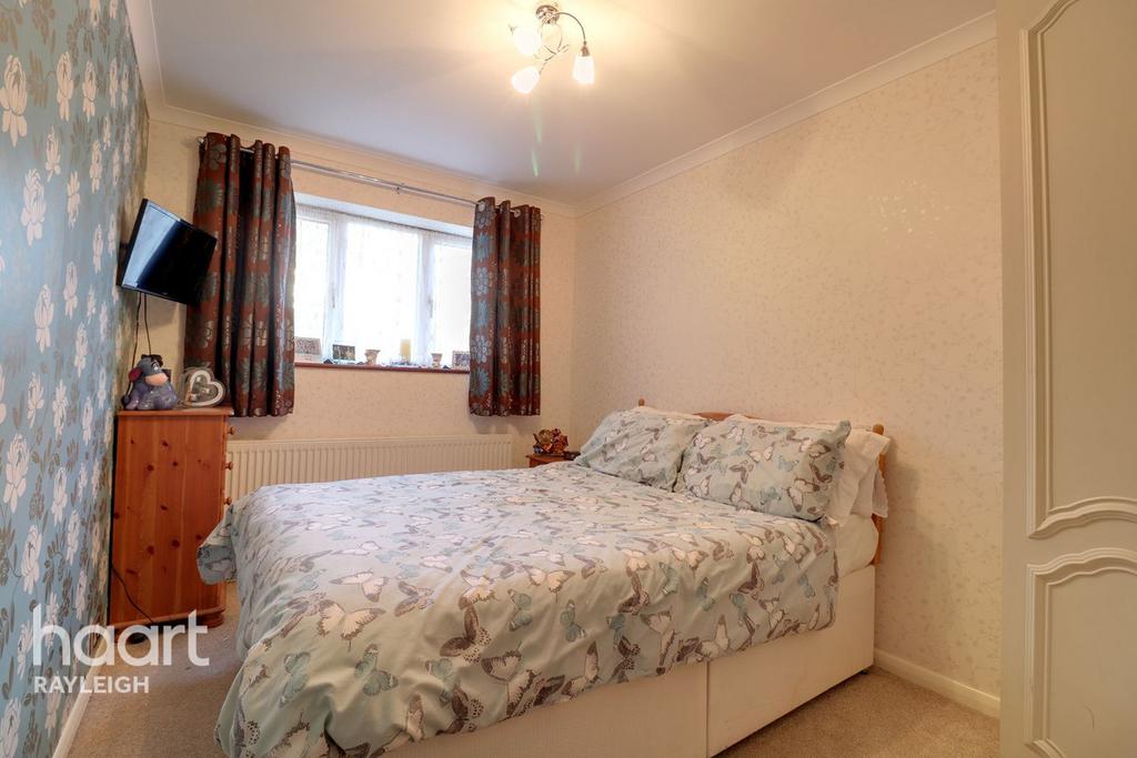 Brooklyn Drive, Rayleigh 2 bed bungalow £350,000